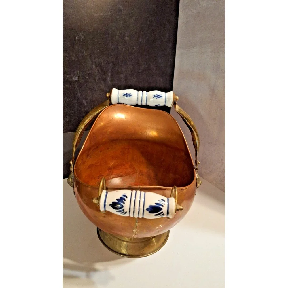 VINTAGE COPPER BRASS COAL SCUTTLE DELFT PORCELAIN HANDLES LION HEAD